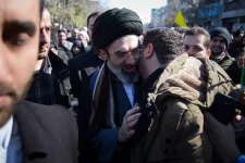 Modzstaba Hameneire, a meggyilkolt Ali Hamenei fiára utalgatnak Irán új legfelsőbb vezetőjeként