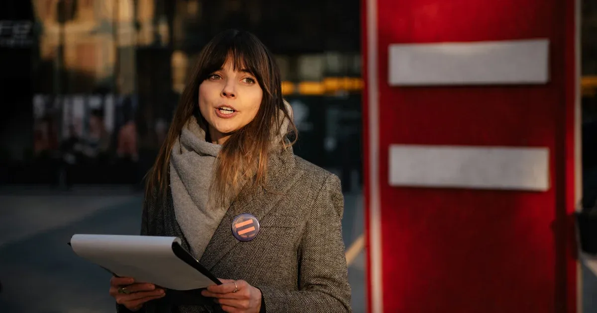 Hat önkormányzat és a Főpolgármesteri Hivatal vállalta, hogy közzéteszi a nemek közötti bérkülönbségekre vonatkozó adatait