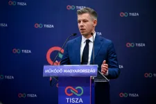 Magyar Péter az orosz nagykövetnek: A magyar embereket senki nem zsarolhatja és fenyegetheti