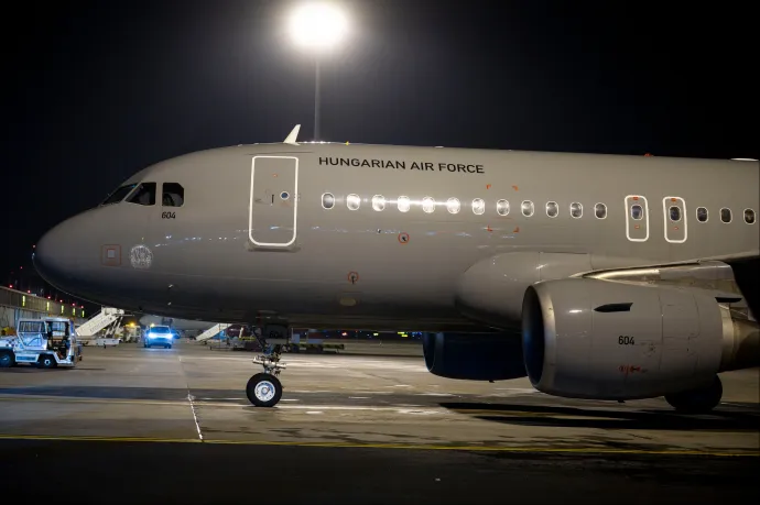76 magyar tért haza a Közel-Keletről Magyarország mentesítő járatán