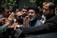 Modzstaba Hamenei nem vallási vezető, eddig a háttérben dolgozott