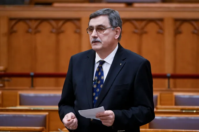 220 millió forint benzinpénzt kaptak a képviselők tavaly, a fideszes Hörcsik Richárd vezeti a listát