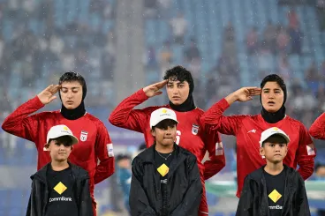 Árulónak nevezték Irán női focistáit, miután csendben maradtak a himnusz alatt