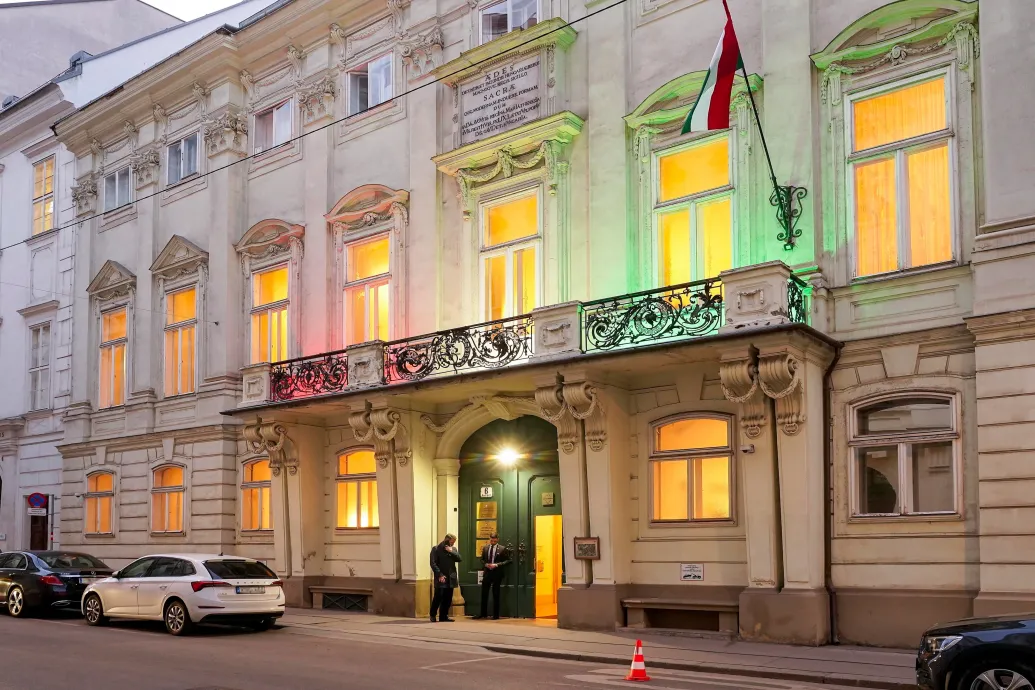 Hadházy Ákos: Völner Pál lánya a bécsi nagykövetségen attasé és konzul