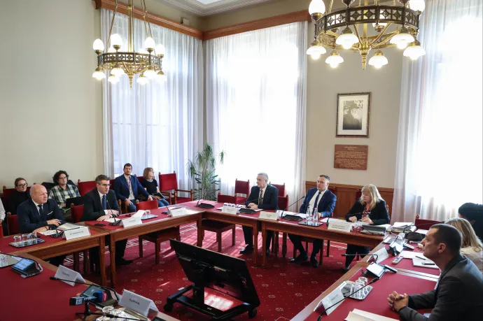 A nemzetbiztonsági bizottságban elismerték, hogy kaptak figyelmeztetést az oroszokról, de szerintük azok nincsenek az országban