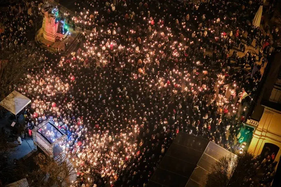 Magyar Péter szerint a kormány megtiltotta, hogy a Tisza drónfelvételeket készíthessen március 15-én