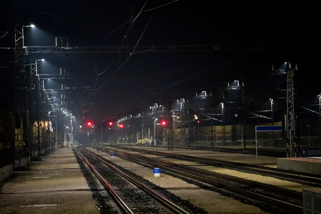 Úgy indították el a teherforgalmat a Budapest–Belgrádon, hogy még a műszaki ellenőrzés sem zárult le