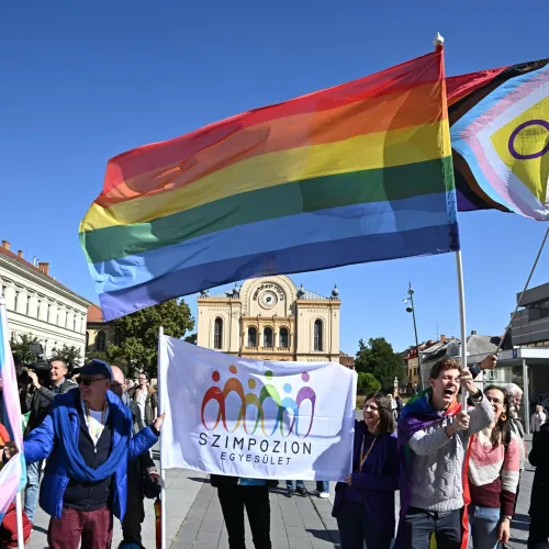 A Pécs Pride szervezőjének ügyét is felfüggesztette a bíróság Kép