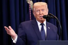 Trump belengette, hogy lazítana az orosz olajra kivetett szankciókon, miután kilőttek az olajárak