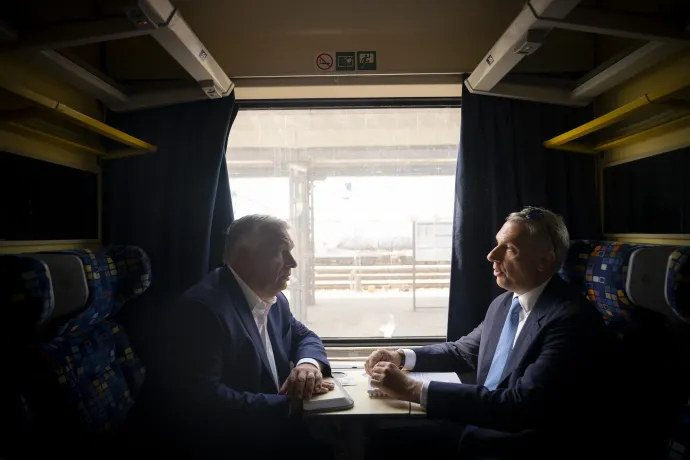 Orbán Viktor és Lázár János vonatozásáról készült TikTok videóban az Animal Cannibals zenéjét használták – Fotó: Benko Vivien Cher / Miniszterelnöki Kommunikációs Főosztály / MTI