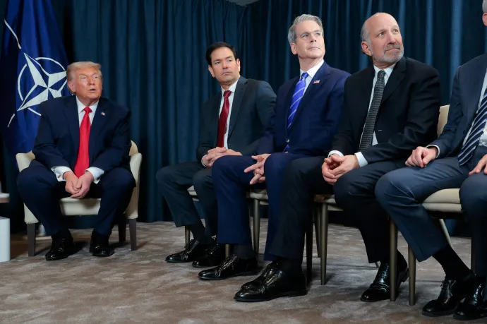 Donald Trump annyira rákattant a Florsheim cipőire, hogy a minisztereinek is vesz egyet-egyet