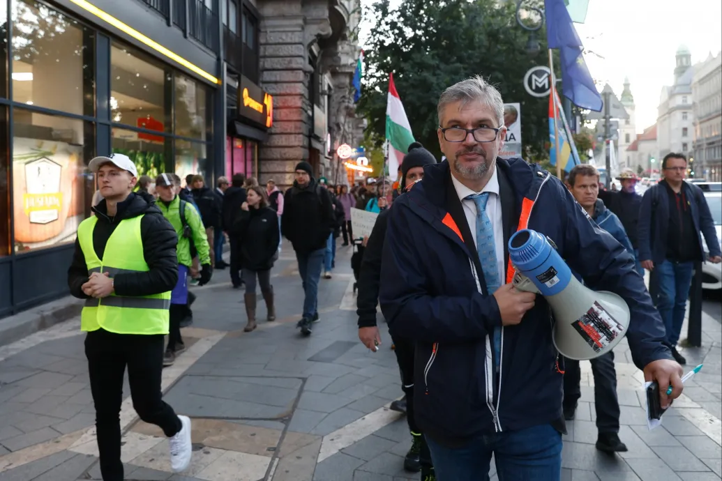 Hadházy is azt kérte, függesszék fel a mentelmi jogát, az egyik per szerinte szórakoztató lesz