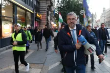 Hadházy is azt kérte, függesszék fel a mentelmi jogát, az egyik per szerinte szórakoztató lesz