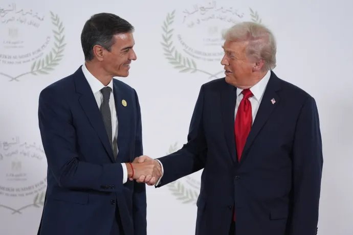 Trump éktelen haragra gerjedt, de a spanyol kormányfőnek még jól is jön a szembenállásuk