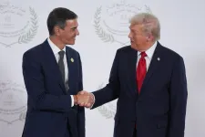 Trump éktelen haragra gerjedt, de a spanyol kormányfőnek még jól is jön a szembenállásuk