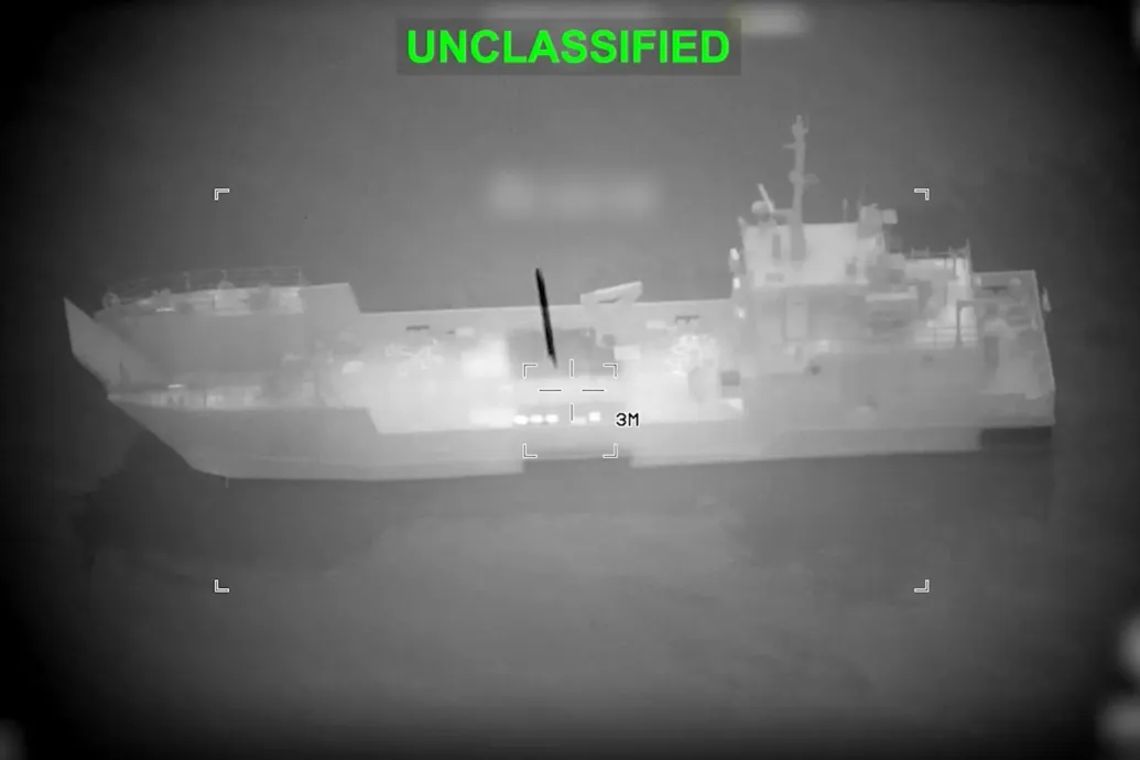 Új támadást indított Izrael Irán ellen, a Hormuzi-szorosban megsérült egy konténerhajó