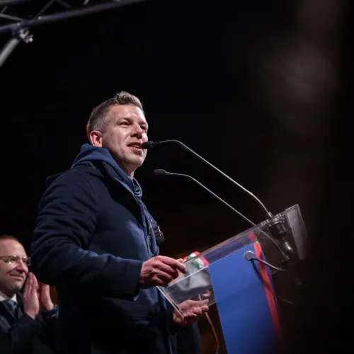 21 Kutatóközpont: Erősödik a Fidesz, de még mindig 53-39-re vezet a Tisza a biztos szavazó pártválasztók között Kép