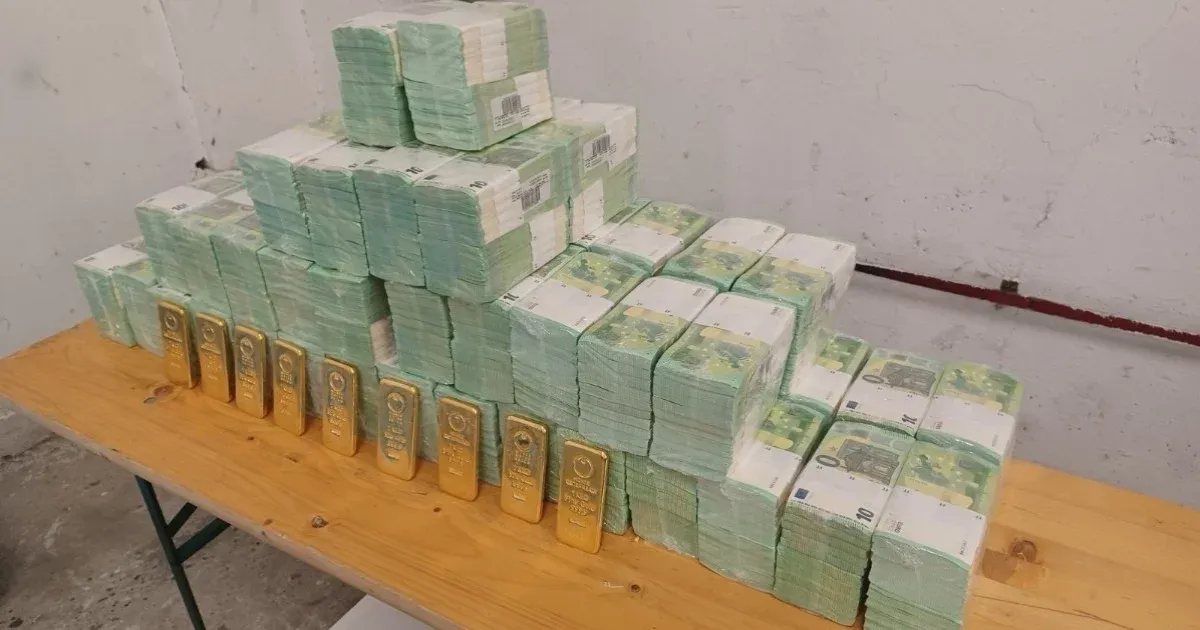 Ukraine regards newly adopted Hungarian law 'legalising the theft of its money as null and void'