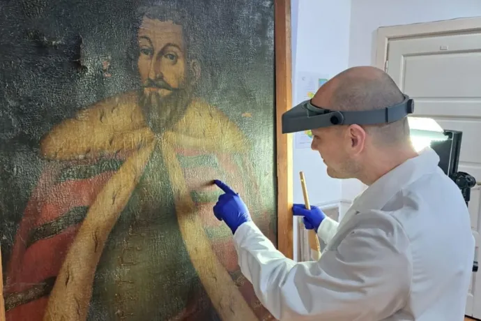 Erdély fejedelmei visszatérnek a palotájukba