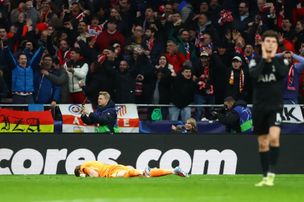 Tíz perc alatt kétszer botlott meg a labdával a Tottenham kapusa, két gólt kaptak belőle a BL-ben