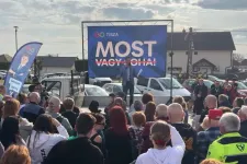 Magyar Péter: Sorsszerű, hogy a választások környékén szabadul a bicskei gyerekotthon igazgatója