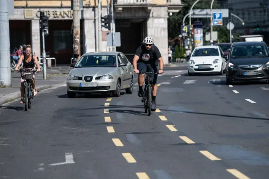 Szokjanak hozzá az autósok, hogy a kerékpáros közlekedőpartner, nem útakadály