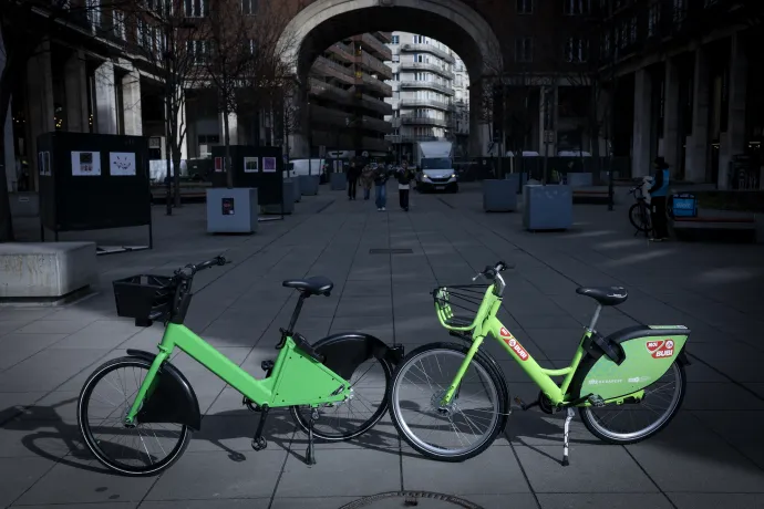 Az új Bubi kerékpárok elektromos rásegítéses és hagyományos kivitelben – Fotó: Huszti István / Telex