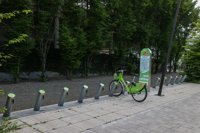 Itt a tavasz, de sehol a zöld biciklik – hova a fenébe tűnt a Bubi?