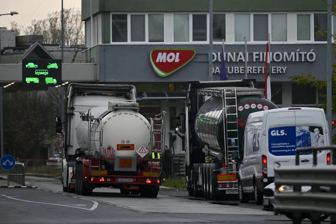 A Mol százhalombattai Dunai Finomítója, 2025. október 21-én – Fotó: Hegedüs Róbert / MTI