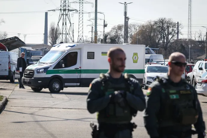 Kutyákkal vizsgálták át az ukrán pénzszállító autókat, mielőtt visszaadják azokat a banknak