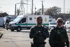 Kutyákkal vizsgálták át az ukrán pénzszállító autókat, mielőtt visszaadják azokat a banknak