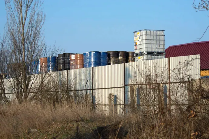 Gyanús hordók borzolták a kistarcsaiak idegeit, de a hivatal és a telephely szerint minden szabályos volt