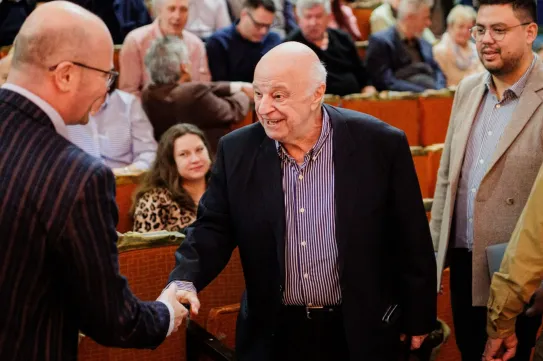 Elmentem megnézni, mitől olyan népszerű Nógrádi György