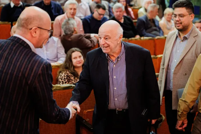 Elmentem megnézni, mitől olyan népszerű Nógrádi György