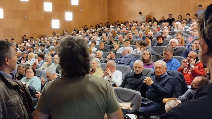 A kolozsvári közönség. A székek mind elfogytak – Fotó: Gál László / Transtelex