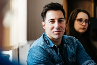 Helyreigazítások sora jelent meg a Magyar Nemzet honlapján a Tisza Párt alelnökéről szóló cikkek miatt