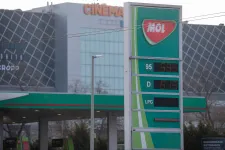 RTL: Rendőrök kérdezgetik a gazdáktól és fuvarozóktól, hogy mennyi üzemanyagot tudnak tárolni