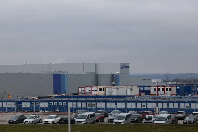 21 Kutatóközpont: A magyarok 49 százaléka felelősnek tartja a kormányt a gödi gyárban történt szennyezésekért