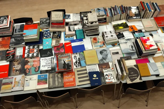 György Péter több száz könyve került a Ludwig Múzeumba