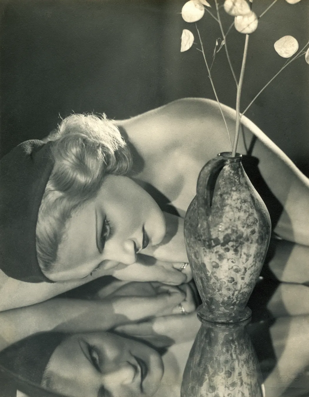 Pécsi József: Félakt sapkában II., 1930 körül – Forrás: Magyar Fotográfiai Múzeum