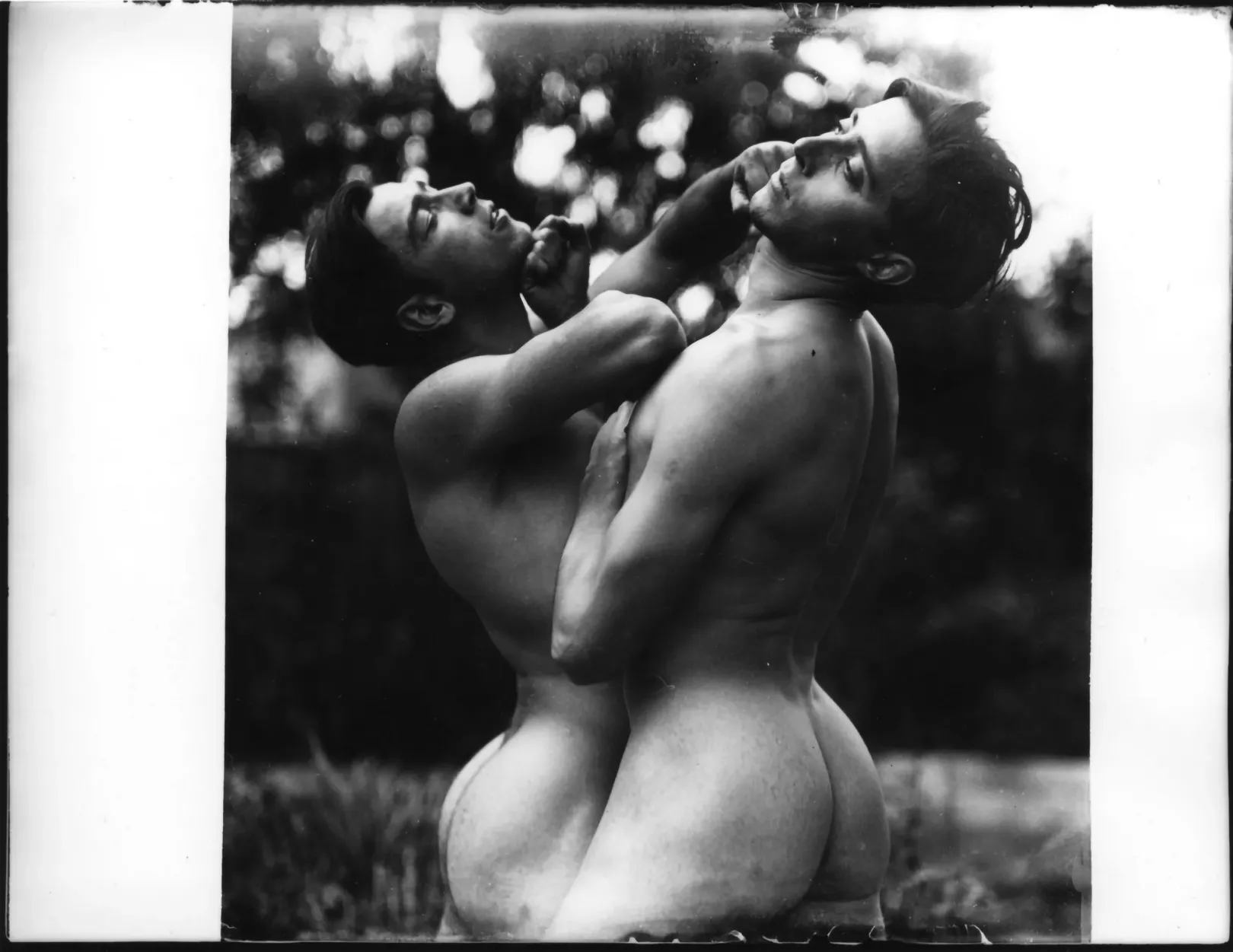 Kankowszky Ervin: Páros férfiakt, Küzdelem, 1933 körül – Forrás: Magyar Fotográfiai Múzeum