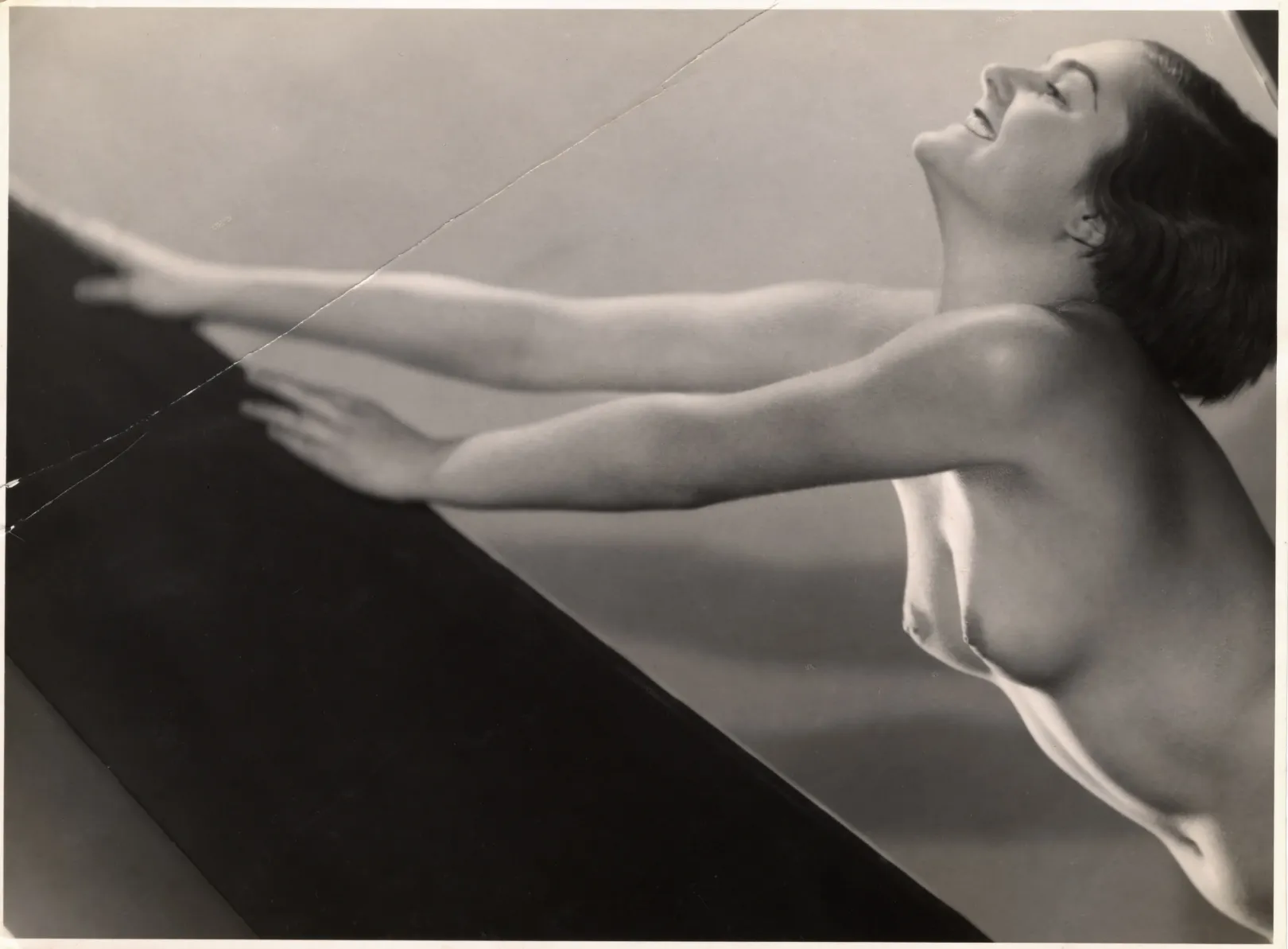 Rónai Dénes: Félalakos akt, 1925 körül – Forrás: Magyar Fotográfiai Múzeum