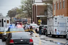 A hallgatók ártalmatlanították a virginiai egyetemen lövöldöző fegyverest