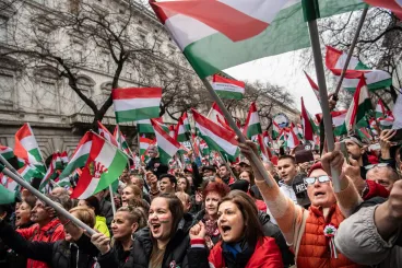 Szabó Andrea: A márciusi 15-i meneteknek kiemelt szerepük lehet abban, végül hova húzzák az ikszet a bizonytalanok