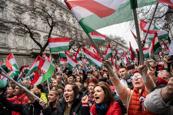 Szabó Andrea: A márciusi 15-i meneteknek kiemelt szerepük lehet abban, végül hova húzzák az ikszet a bizonytalanok