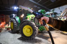 Ipartelepeket és benzinkutakat is megkerestek a hatóságok azzal, hogy tudnának-e tárolni valamennyi üzemanyagot