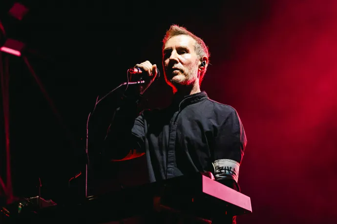 3D (Robert Del Naja) a Massive Attackból fellépésén az Unaltrofestival fesztiválon a milánói Parco della Musica parkban Olaszországban 2025. június 18-án – Fotó: Alessandro Bremec / NurPhoto / AFP