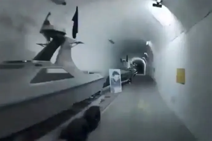 Iráni tengeri drónok egy alagútban egy videofelvételen – Forrás: Iráni Forradalmi Gárda