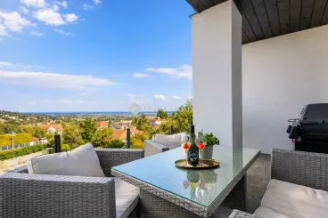 Íme a budai penthouse, ahol a lift közvetlenül a lakásba érkezik