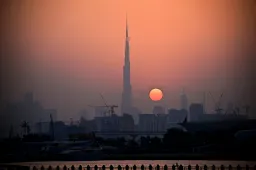 Külföldi influenszereket vettek őrizetbe az Egyesült Arab Emírségekben, mert a támadásokról posztoltak